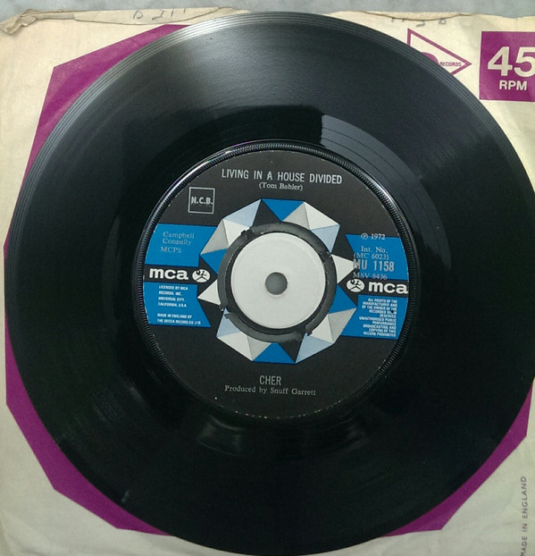 Accords et paroles Living In A House Divided Cher