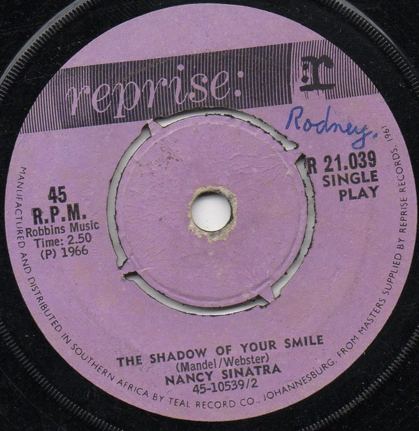 Accords et paroles The Shadow Of Your Smile Nancy Sinatra