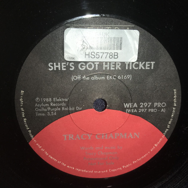 Accords et paroles She's Got Her Ticket Tracy Chapman